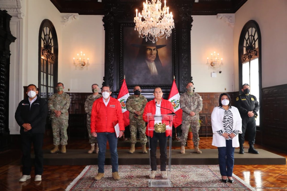 Carlos_Bruce's tweet image. ¿Esto era necesario?
Que fea foto.