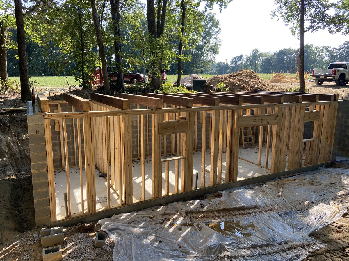 CherryTreesort's tweet photo. Beams are set! #hobbithouse #cherrytreesort https://t.co/DKAFyiu29a