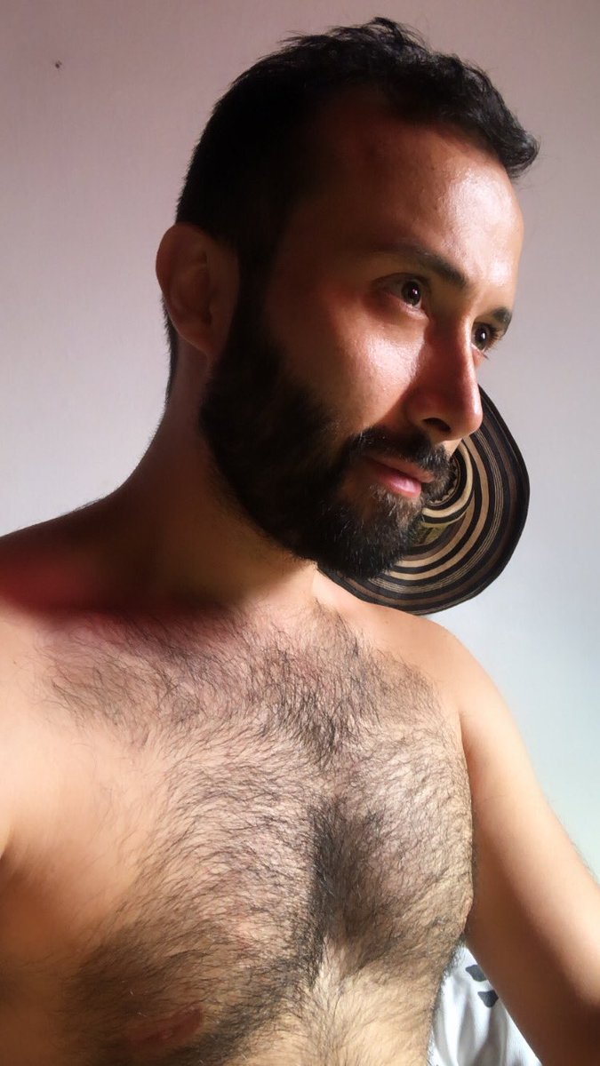 JOHANNMONCADA's tweet photo. Me gustaría estar viendo al amor de mi vida con esa cara de #pendejo  
.
#foto #bear #fotohot #men #fotografia #selfie #colombianmen #ocaña https://t.co/lLjEGpmSuh