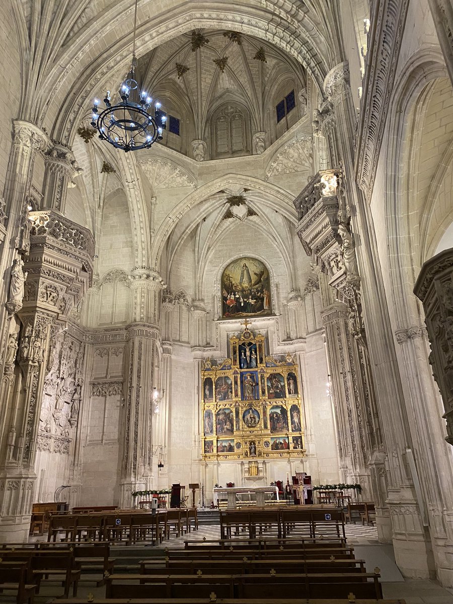 #LaNochedelPatrimonio #Toledo Maravilloso el monasterio <a href="/SanJuanReyesTo/">S. Juan de los Reyes</a> que ha abierto sus puertas en #LaNochedelPatrimonio de #Toledo <a href="/GrupoCPHE/">Ciudades Patrimonio</a>