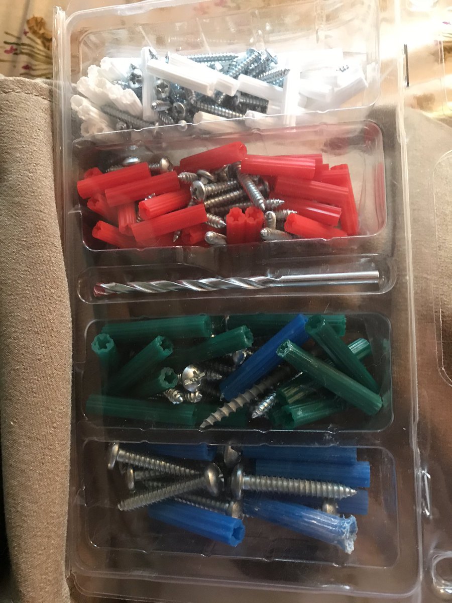 anthonydarc's tweet photo. Hey @HomeDepot how come your anchor kits are bogus and don’t work!? https://t.co/srBm8OWXRn