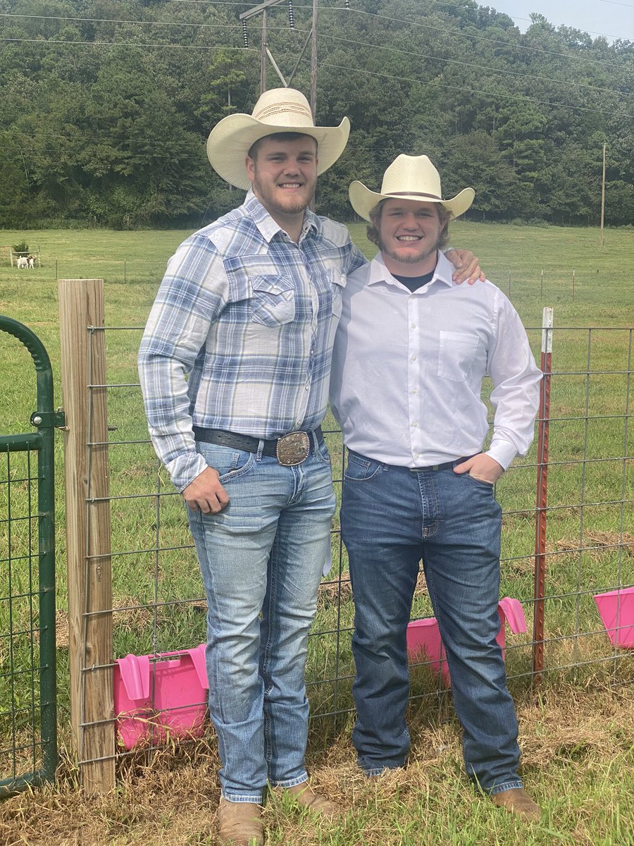 mbacchus80's tweet photo. Drake’s country is rubbing off on this city boy!! Wedding ready!! @BacchusDrake @spike_widner52 https://t.co/XPp1FwY1aU
