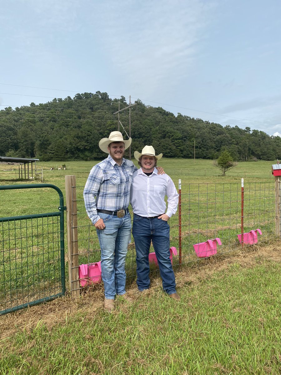 mbacchus80's tweet photo. Drake’s country is rubbing off on this city boy!! Wedding ready!! @BacchusDrake @spike_widner52 https://t.co/XPp1FwY1aU