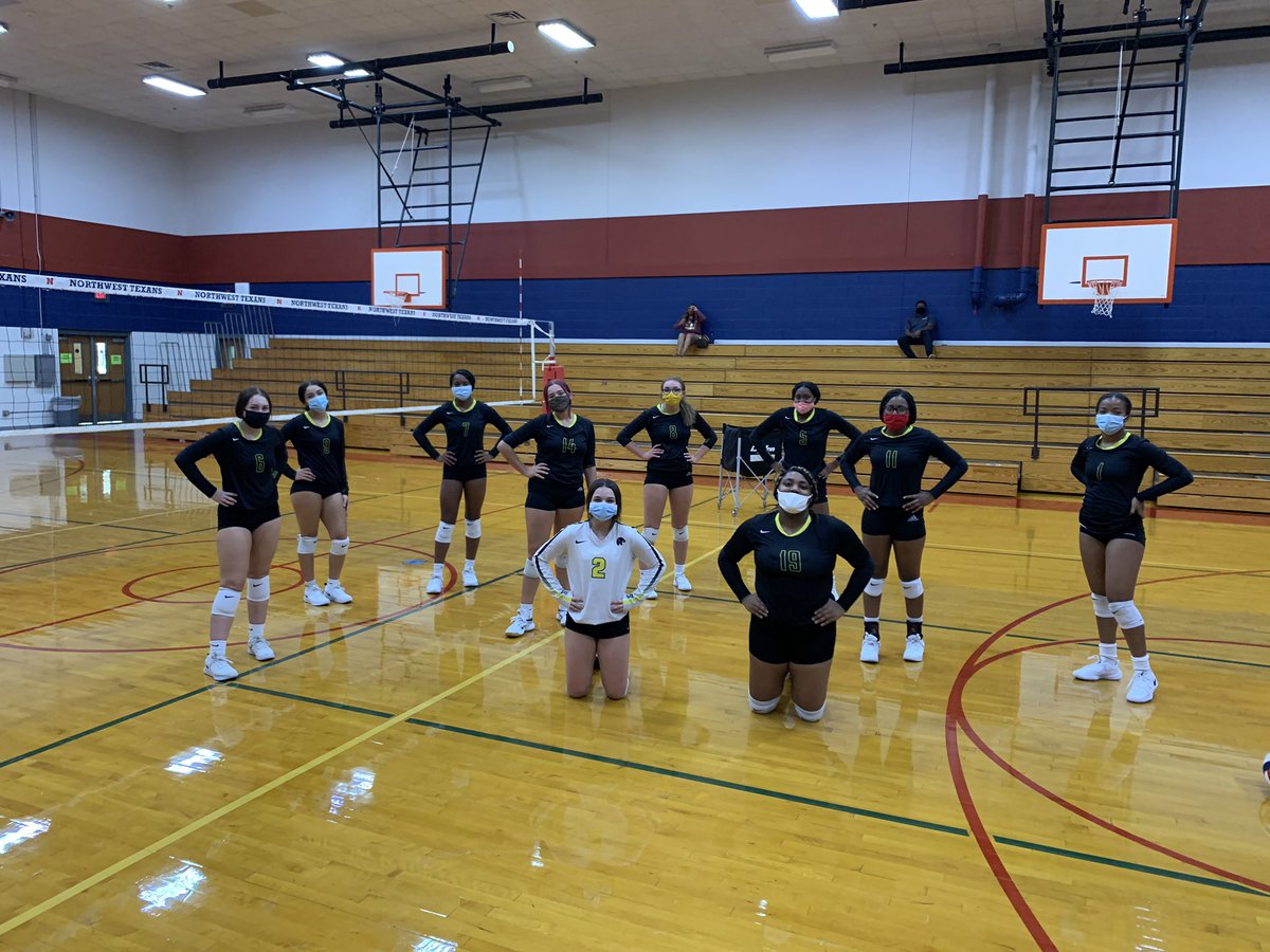 FRHSVolleyball's tweet photo. Freshman Teams showing great improvements already! 💛🏐🖤 https://t.co/NqxP4Dhnef