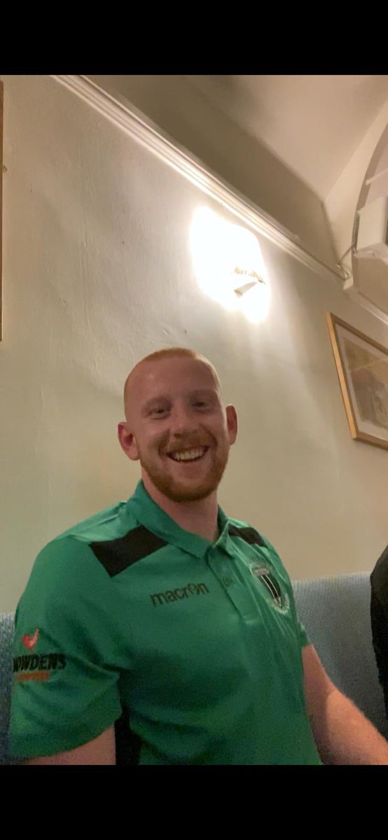 Chances of me seeing <a href="/JohnHartson10/">John Hartson</a> in yard of ale #neverbeenstrawberryblonde #youvebeentago’d #jaffacakeskull
