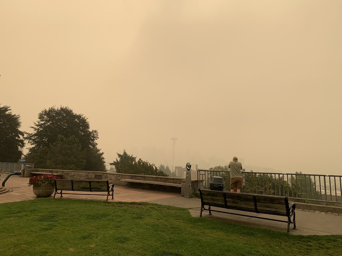 This is <a href="/1/">1</a> pm today from Kerry Park .. Can anyone spot space needle ? #seattlesmoke #WAfires #Seattle