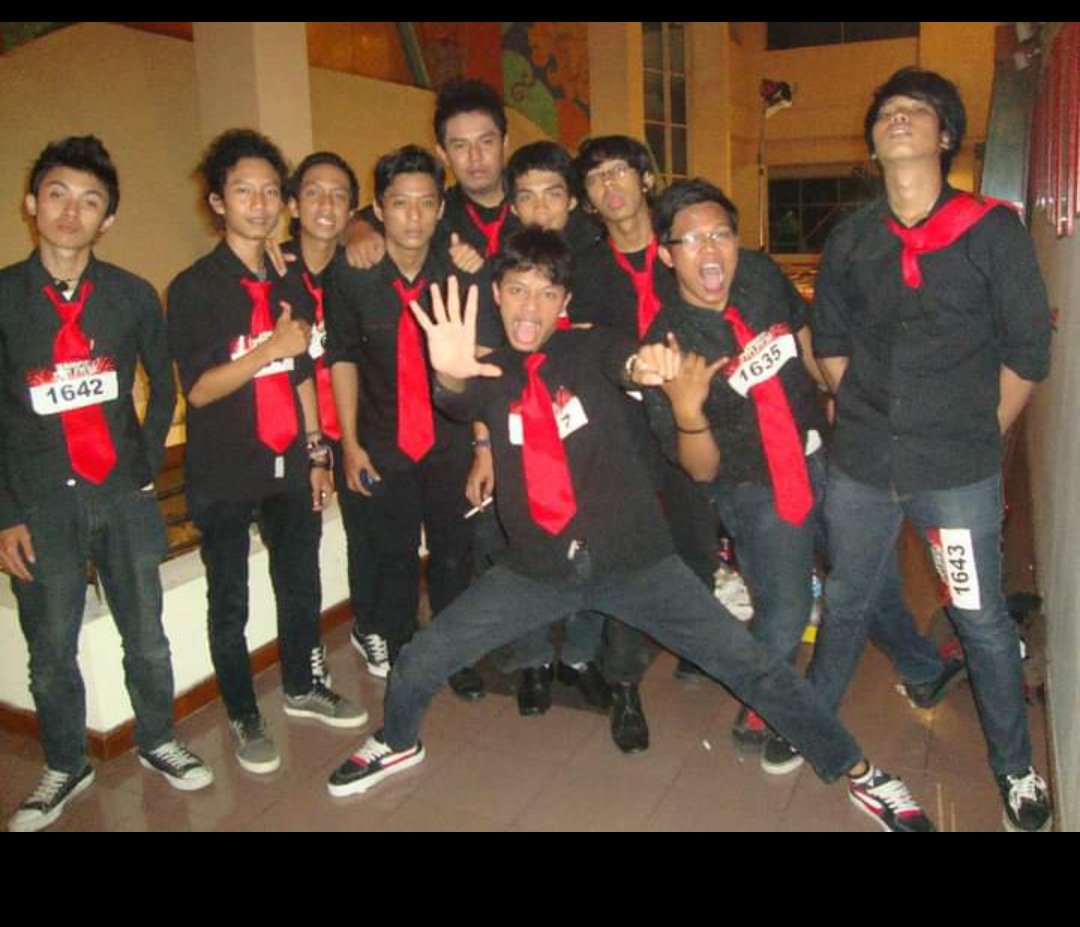 G A N I K U R N I A tweet media