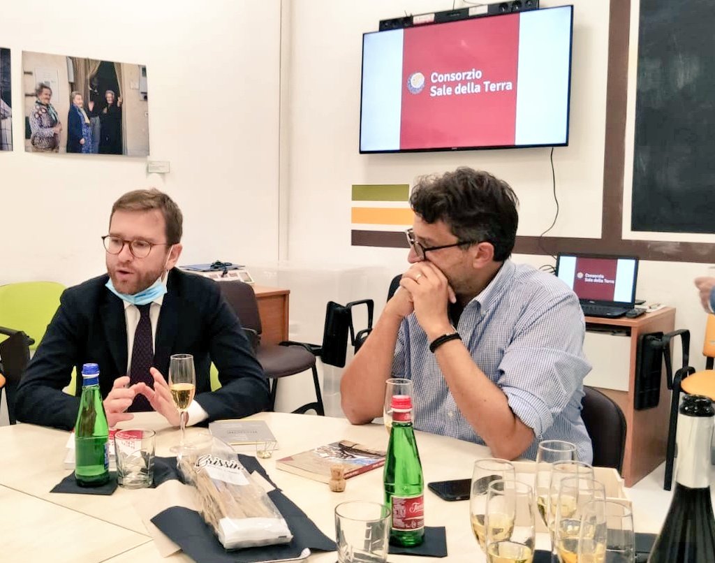 "Colgo molto la funzione e il valore sociale che svolgete nei territori più fragili, voglio il più possibile investire e lavorare insieme per obiettivi importanti": <a href="/peppeprovenzano/">Peppe Provenzano</a> in visita a #saledellaterra e #piccolicomuni #welcome #perunnuovowelfare #nuovowelfare