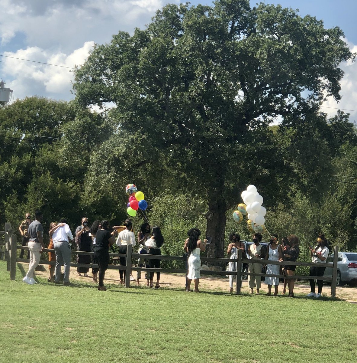 Elon and Ronnie engagement after landing. She said YES!!! 💥🥂🥳Congratulates from Austin Helicopters