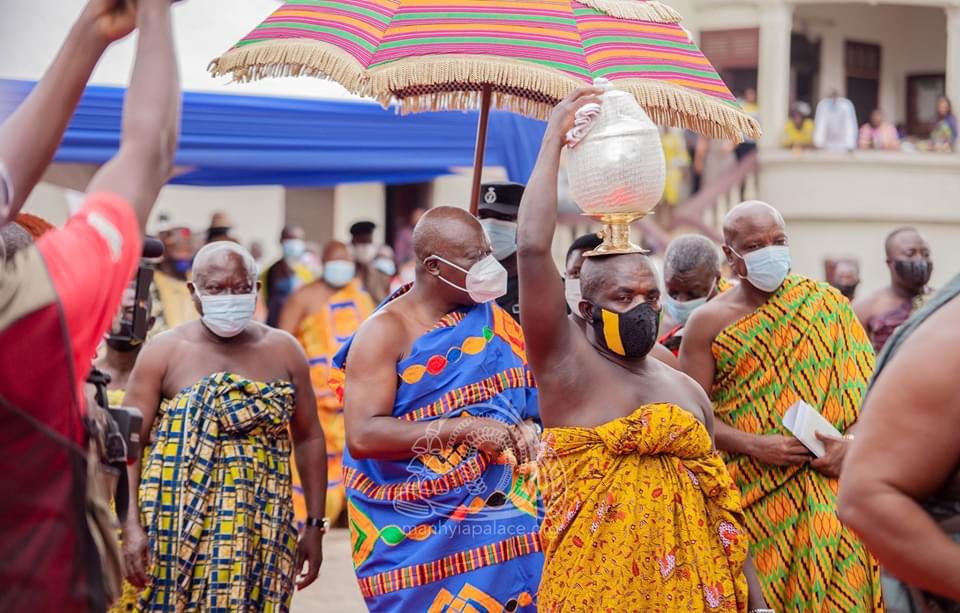 ManhyiaPalace's tweet photo. Otumfuo Osei Tutu II, Asantehene, joined the President of National House of Chiefs, Togbe Afede XIV, Agbogbomefia of Asoggli State to commission an ultra modern National House of Chiefs building at Manhyia. https://t.co/1Hy4A8U8Dc