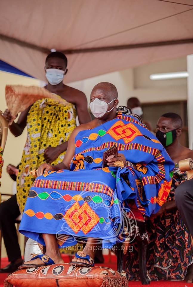 ManhyiaPalace's tweet photo. Otumfuo Osei Tutu II, Asantehene, joined the President of National House of Chiefs, Togbe Afede XIV, Agbogbomefia of Asoggli State to commission an ultra modern National House of Chiefs building at Manhyia. https://t.co/1Hy4A8U8Dc