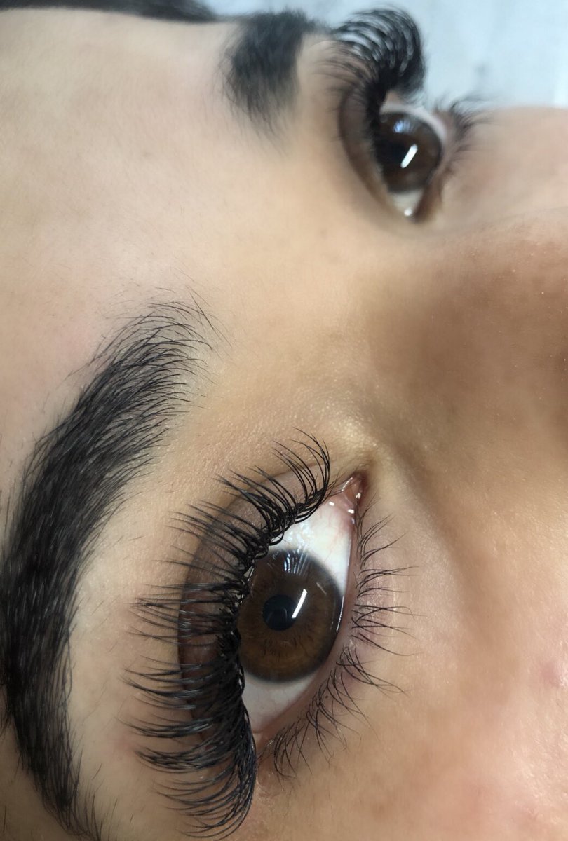 Classic Set By Me 🥶😍 IG: @BeautyByLV 
#saclashes #volumelashes #classiclashes #dcurl #lashextensions
