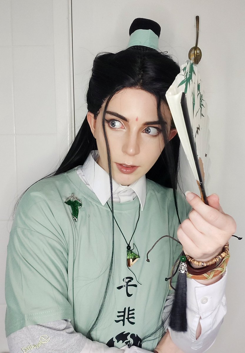 AzureAndroid's tweet image. Your favourite Qing Jing Shizun, Shen QingQiu, ie the donghua actually made me style my wig for him 😂
.
#ScumVillainsSelfSavingSystem #svsss #人渣反派自救系统 #沈清秋