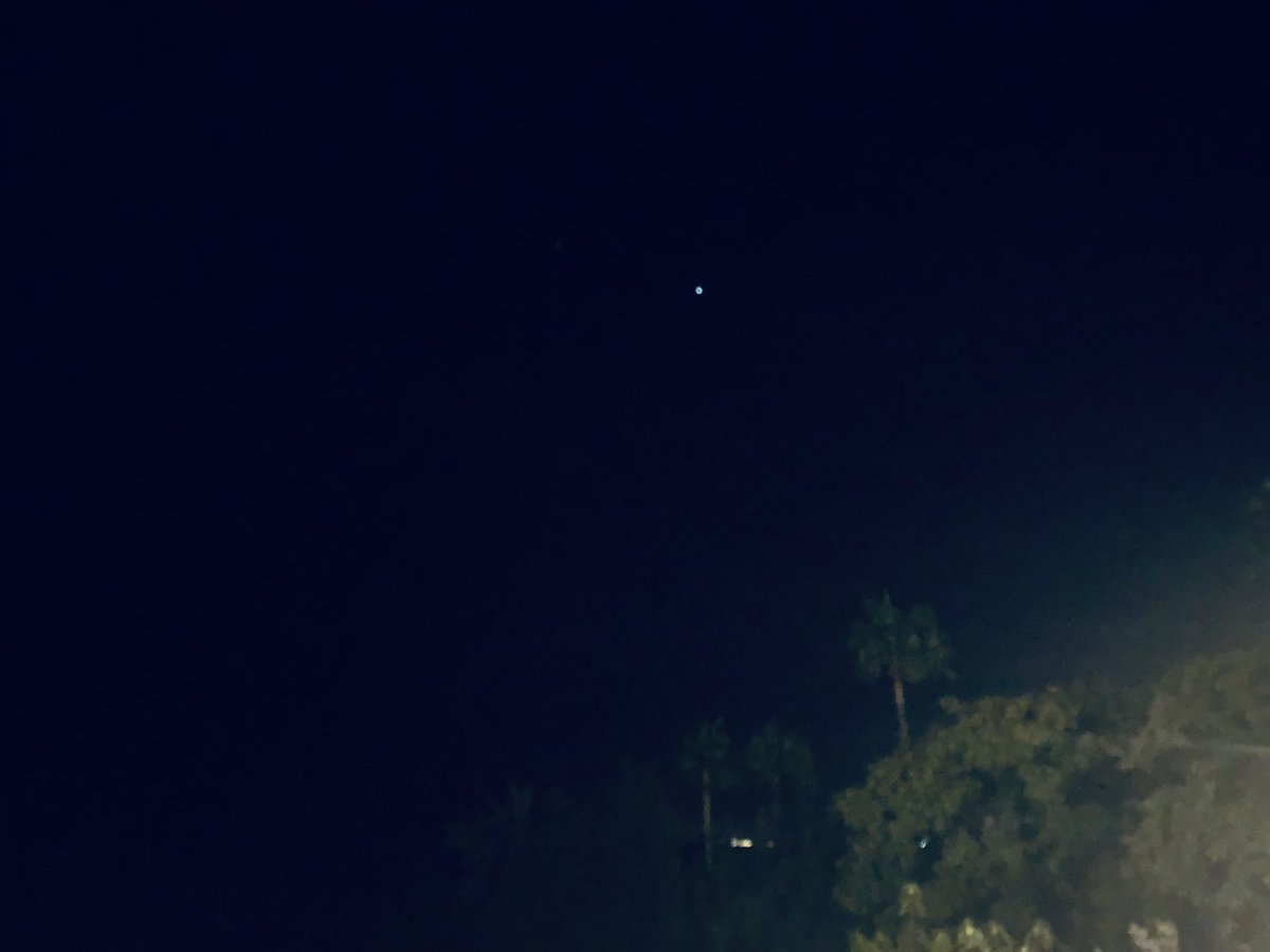 tweet_elva's tweet photo. It’s 11pm in Spain, the stars are out, &amp; I’m just finishing up an hr-long shift calling voters with fellow @MomsDemand volunteers back in TX. #MomsAreEverywhere &amp; nothing will stop us from fighting for a #GunSenseMajorityTX. https://t.co/RbUAuVseet