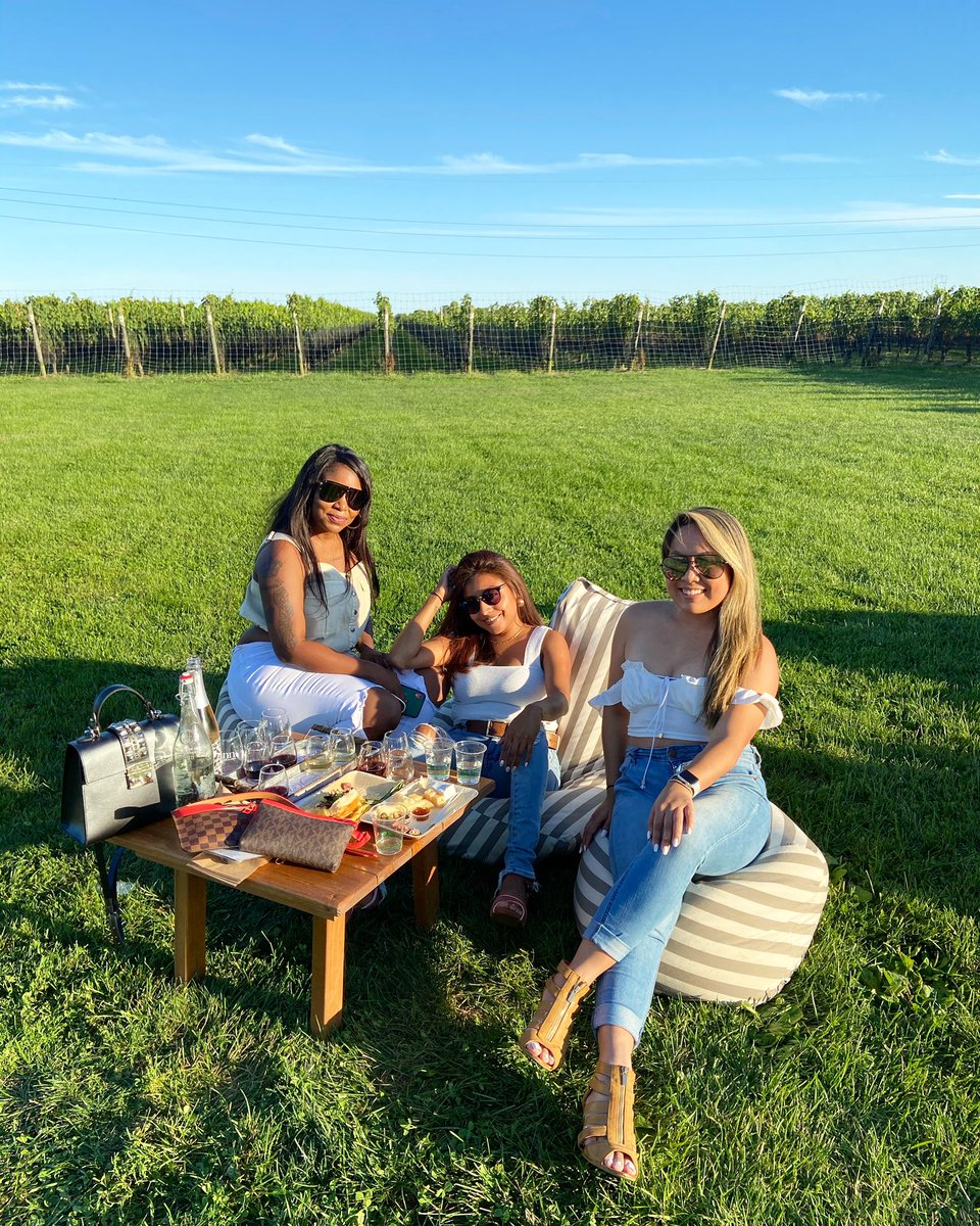 tarsperez's tweet photo. When women support women, incredible things happen. 🌺 #ShinnEstateVineyards #BeforeWorkStarts #WineNot? ✨ https://t.co/cKH0HnZCmV