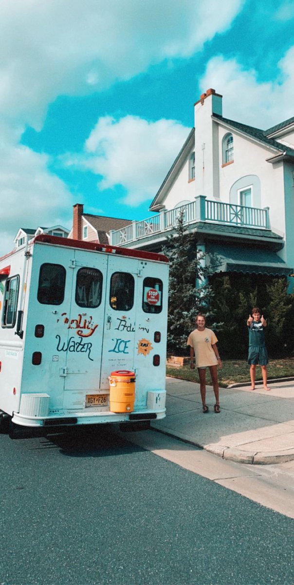 ellieweko4's tweet photo. Thanks @LeosYumYumTruck for another great summer! Love, your Pembroke family 💛☀️🍦 https://t.co/ANYCaTc7e5