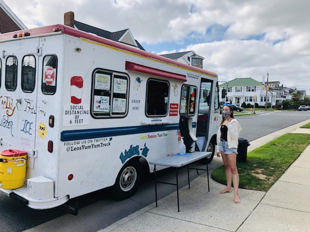 ellieweko4's tweet photo. Thanks @LeosYumYumTruck for another great summer! Love, your Pembroke family 💛☀️🍦 https://t.co/ANYCaTc7e5
