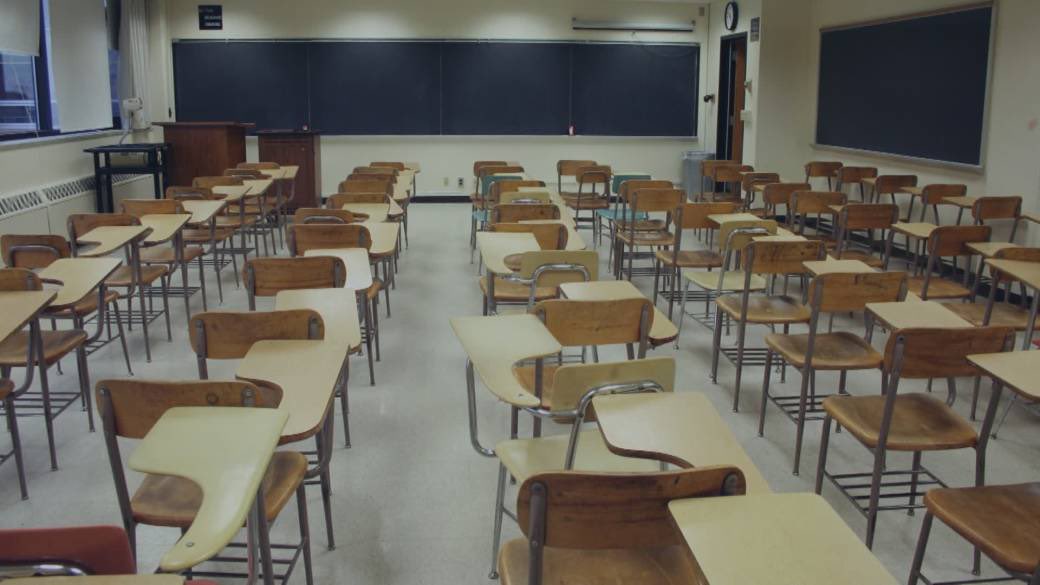 CraigMilroy's tweet photo. .#PeelSchools had 54,000 online students and this last week an additional 10,000 have opted for online. This has nothing to do with teachers but parents who don’t feel safe with the #fordnation / #slecce #ReturntoSchool plan
#UnsafeSeptember #TDSB #COVID19Ontario #covid19 https://t.co/BBWalFSWcD