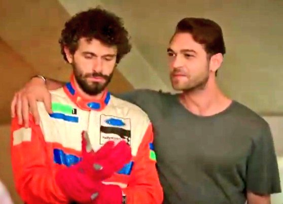 APusatfc's tweet photo. Çiftime bak beee😍😍😂🥂
#FurkanAndıç #YiğitKirazcı #AtMir 
#ÇatıKatıAşk https://t.co/cTyFNipDjG