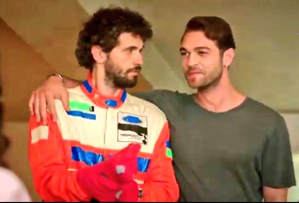APusatfc's tweet photo. Çiftime bak beee😍😍😂🥂
#FurkanAndıç #YiğitKirazcı #AtMir 
#ÇatıKatıAşk https://t.co/cTyFNipDjG