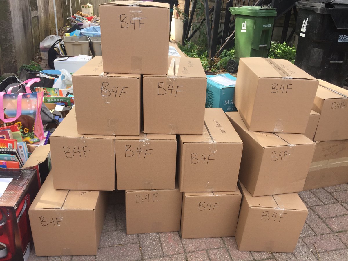 KateUhlman's tweet photo. Just packed up many boxes of donated books we received from our @Books4Families initiative and delivered them to @BookBankCanada to distribute to children and families in need 💕📚 seeing the excited kids today picking up their books meant the world! 🥰 https://t.co/DT1b47Wcfs