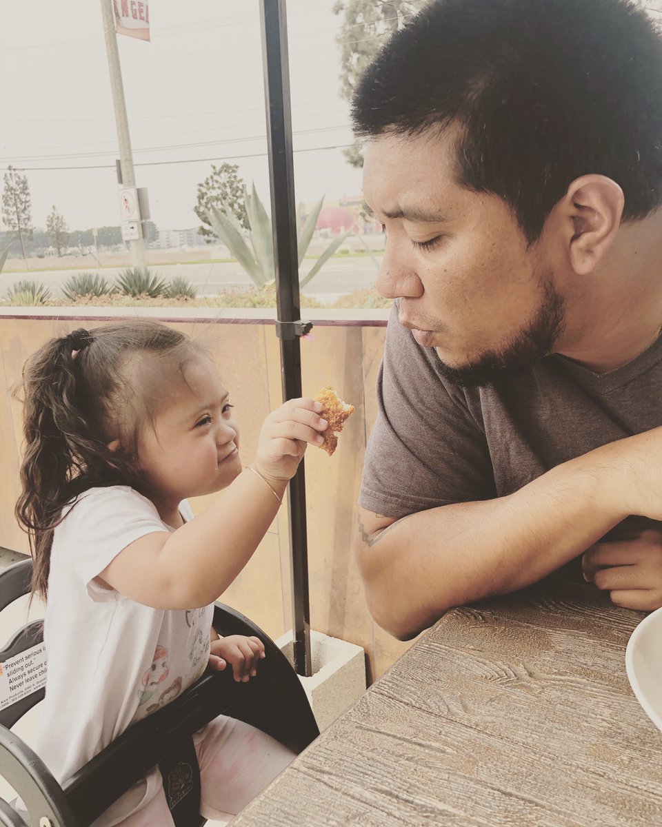 LifeWith_Ava's tweet photo. When your chicken is still hot... daddy’s got you! #dadlife #luckyfew #toddlerlife https://t.co/NjoCl0W8j2
