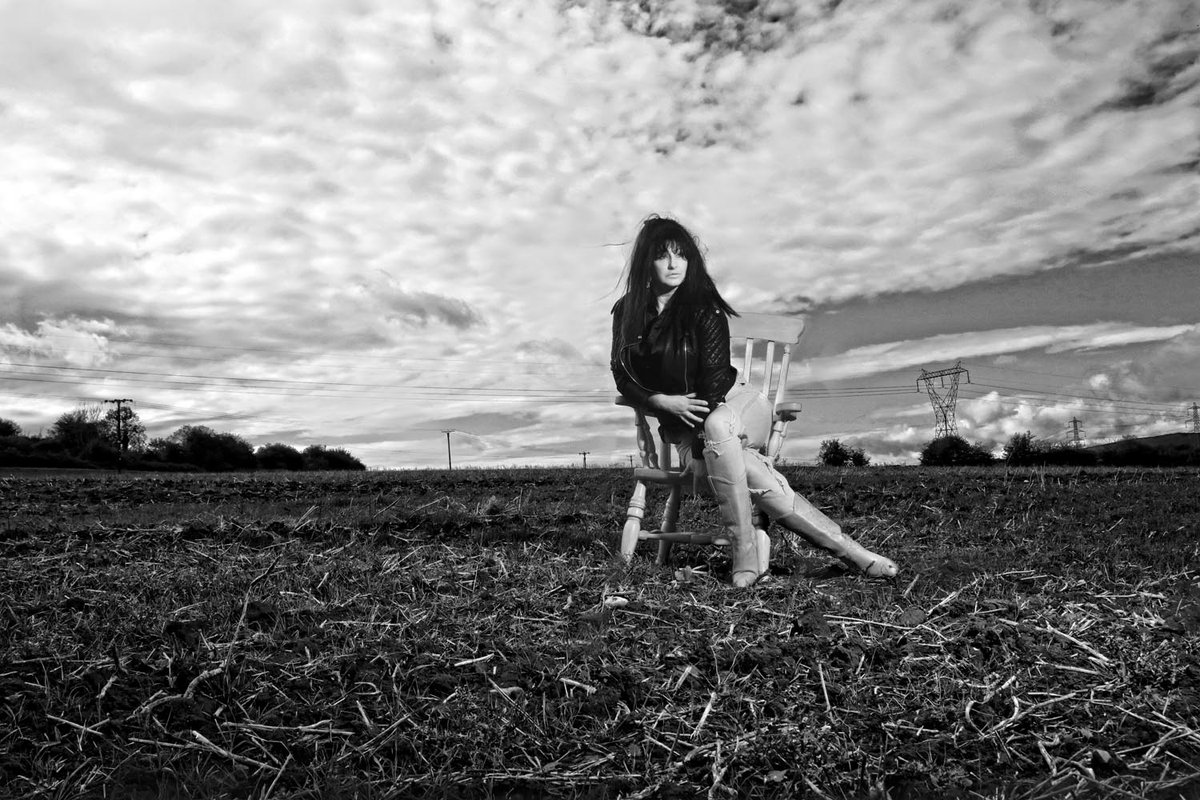 sassy_nashville's tweet photo. Welcome here’s a new picture my last photo shoot in uk b4 I went to do the Nashville album ;) b4 lockdown .its #hometownggostoen photo shoot  RT @stevegjesdal2: @SASKIANashville Thank you @SaskiaNashville https://t.co/U1tMH2vAZw