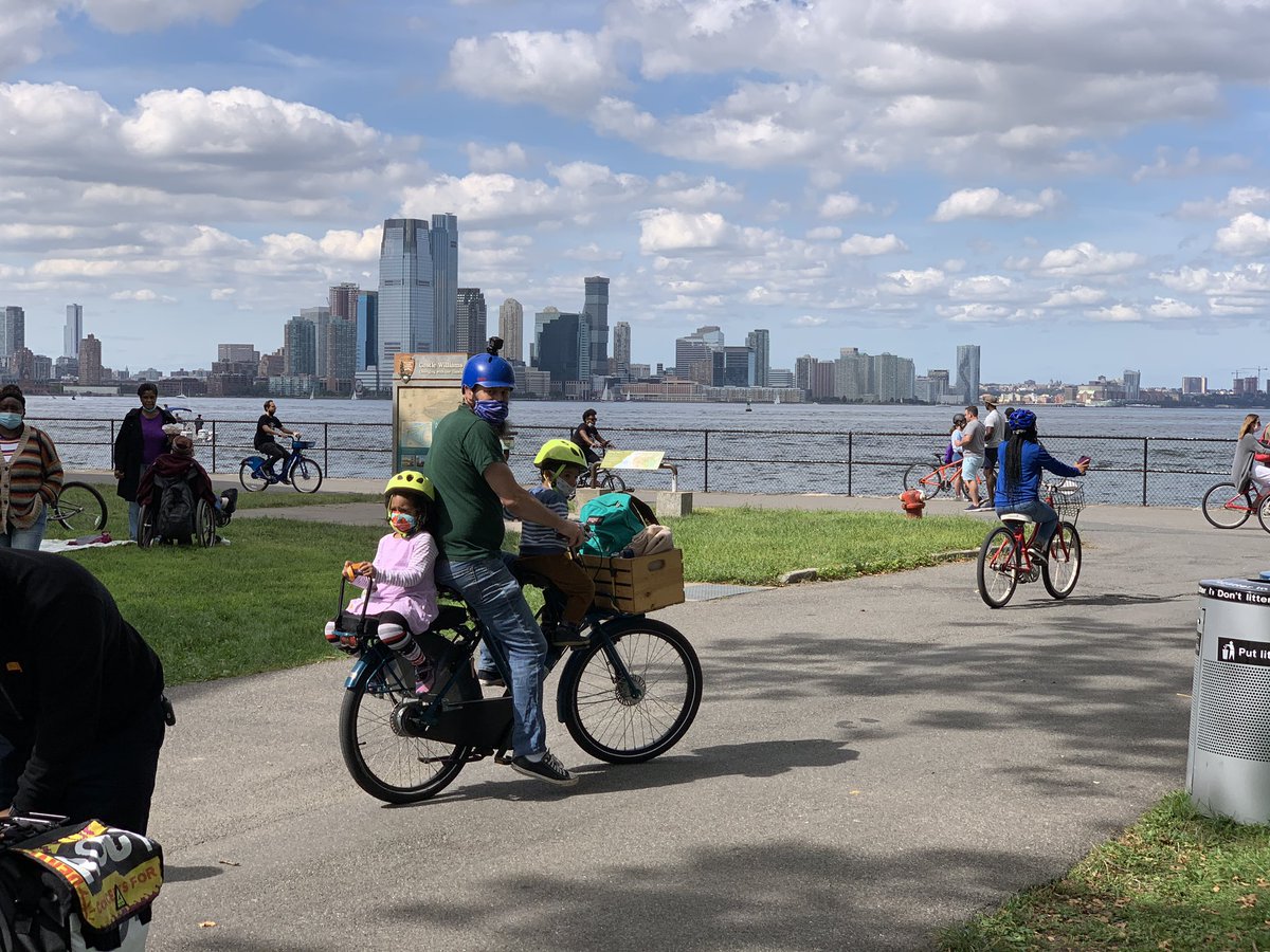 Here’s  @jehiah with his trusty  @WorkCycles. This rig is no joke and can hold multiple children with ease.