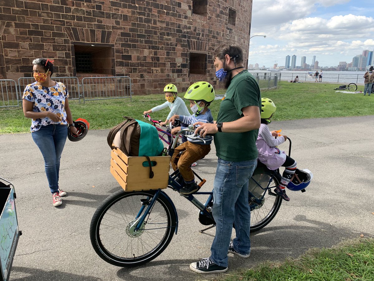 Here’s  @jehiah with his trusty  @WorkCycles. This rig is no joke and can hold multiple children with ease.