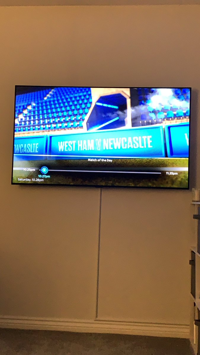 What’s happening here <a href="/BBCMOTD/">Match of the Day</a> #newcaslte 😂😂