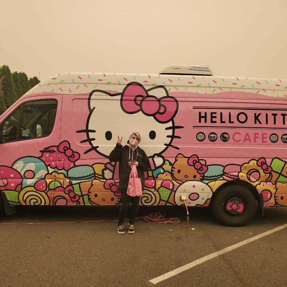 Smol_Shepherd's tweet photo. I did something cool today!
#hellokitty #hellokittycafe #hellokittyfood #hellokittyfoodtruck https://t.co/fCUUcCs2R8