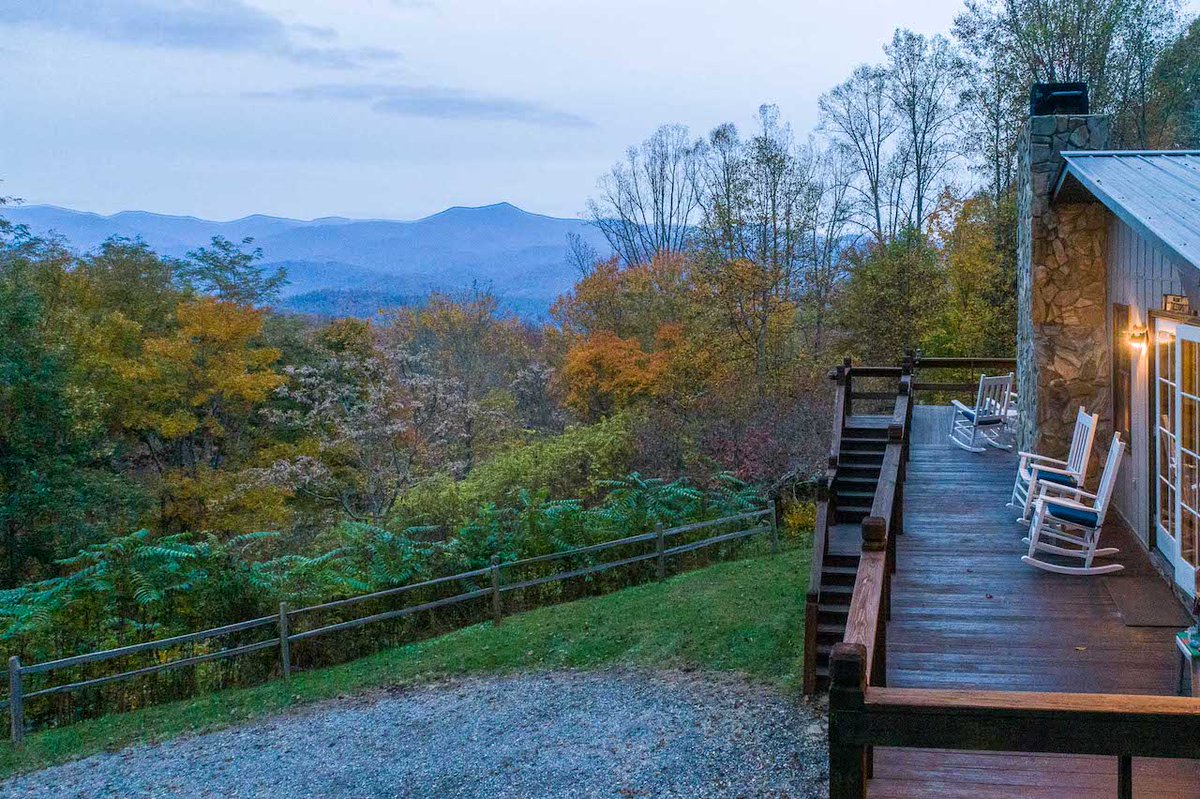 SundogVacations's tweet photo. Tree Tops 🌲 Cabin is a cozy mountain escape nestled amidst the Plot Balsam Mountain Range.

🌲 3 bedrooms
🌲 2 bathrooms
🌲 Screened porch
🌲 Hot tub
🌲 Firepit

Check out all of its features at the link: https://t.co/e4kqgApG1r https://t.co/LWfEHL43mt