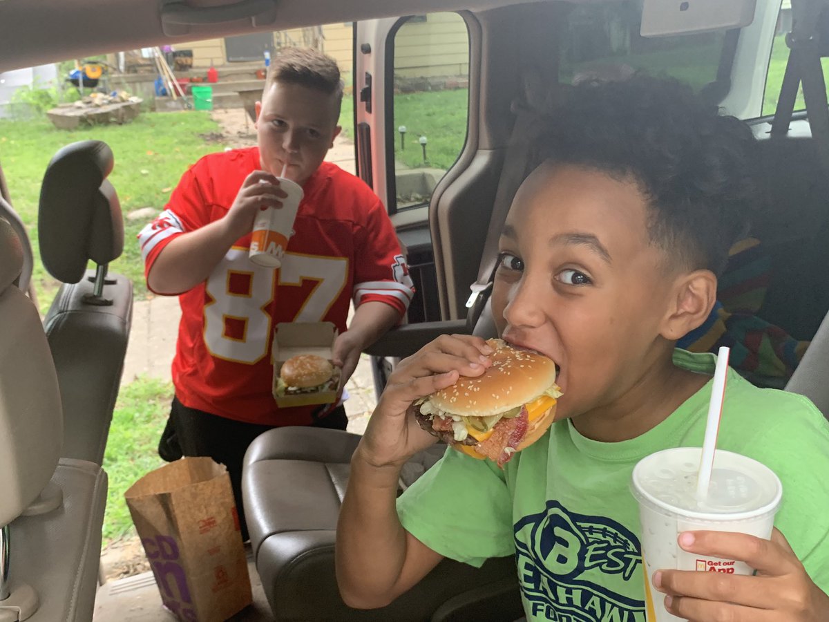 MParksel's tweet photo. Repping that #Traviscottmeal @trvisXX @McDonalds https://t.co/qPKti4xt6e