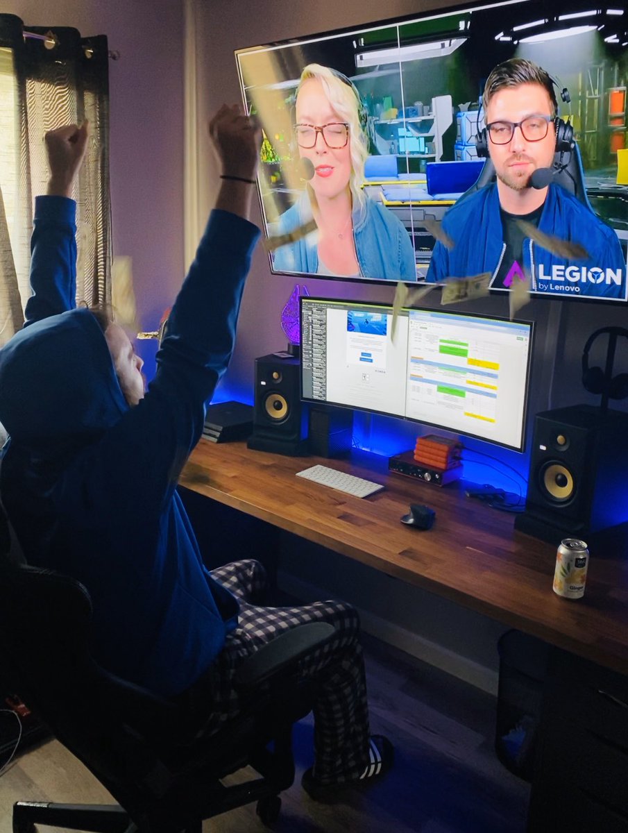 gregdelbene's tweet photo. Place your bets, boys! 💰 Nothin better than playoffs. Let’s get some dubs!! #ALGS @PlayApex https://t.co/EWUWfNlJxd