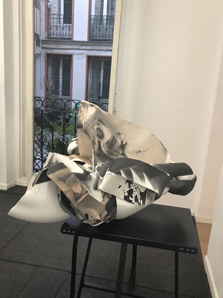 marceladelap's tweet photo. #aperturagalleryweekend que gozada pasar la tarde entre amigos y arte! #maxestrella #espaciovalverde #marlborough #rafaelperezhernando https://t.co/pZBDFgsE2z