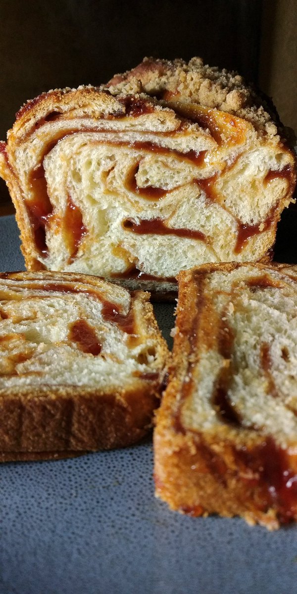HijaPanadera's tweet photo. ¿Y si hacemos babka? Pero no de chocolate. De guayaba y de Speculoos y con streusel de canela ❤️ #babkabread https://t.co/SumnbaulEL
