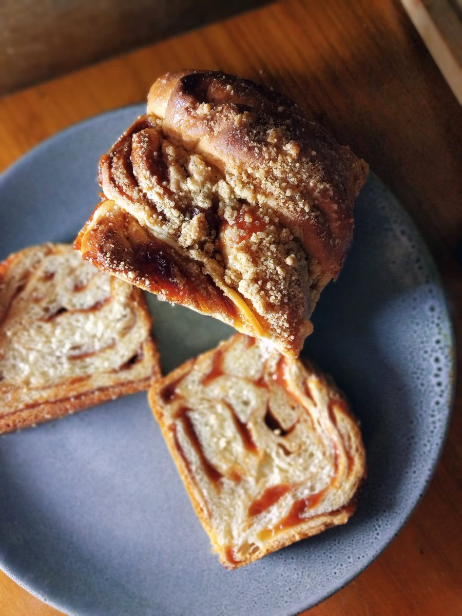 HijaPanadera's tweet photo. ¿Y si hacemos babka? Pero no de chocolate. De guayaba y de Speculoos y con streusel de canela ❤️ #babkabread https://t.co/SumnbaulEL