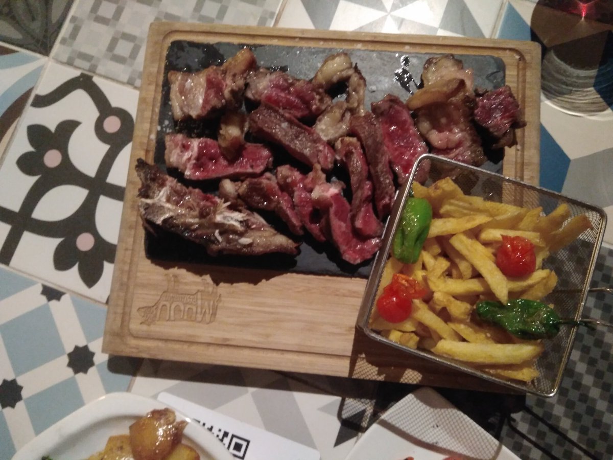 RogeriusMaximus's tweet photo. @MaGa_6 felicita a #Josper perquè els musclos i el "chuletón" estaven molt bons 😂 #muurestaurant #puigcerda @llunaticasil @znair52 https://t.co/VEI3HusQcV