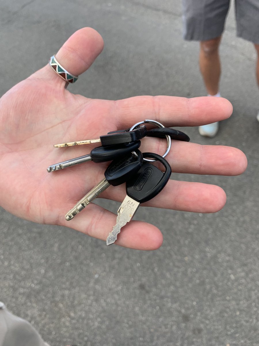 Here’s the one and only  @noneck with his  @WorkCycles sporting an aftermarket e-assist to flatten all of NY’s hills. Also, Noel has enough bike locks to open a bike lock store.