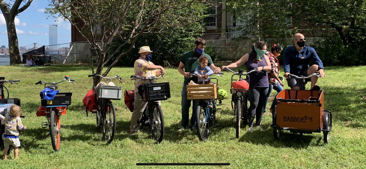Here’s the one and only  @noneck with his  @WorkCycles sporting an aftermarket e-assist to flatten all of NY’s hills. Also, Noel has enough bike locks to open a bike lock store.
