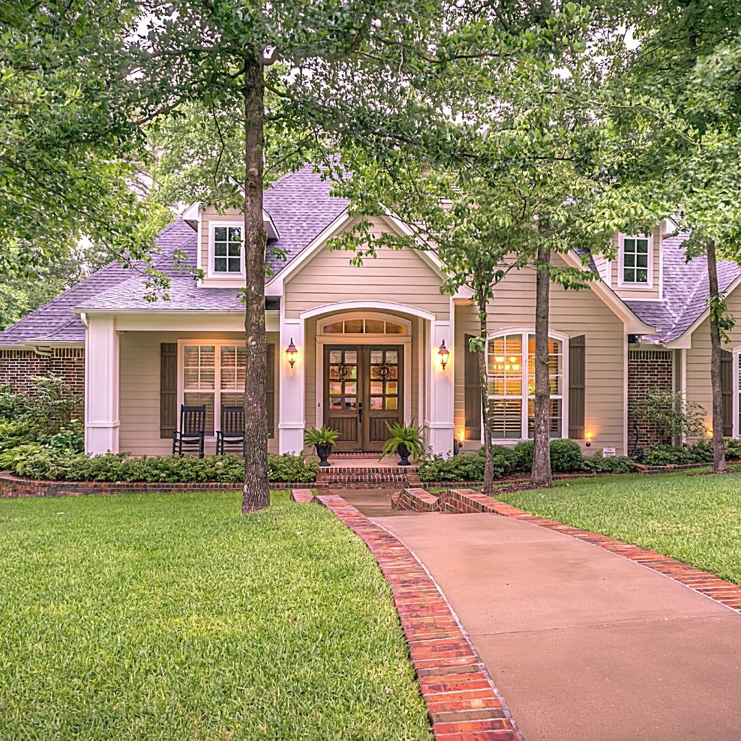 PeetRealty's tweet image. No doubt some homes have more  🏡 curb appeal 🌳 than others. What do you think? 🤔
#DecaturRealEstate
#DecaturHomes
#DecaturRealEstateAgent
#DecaturHomesForSale