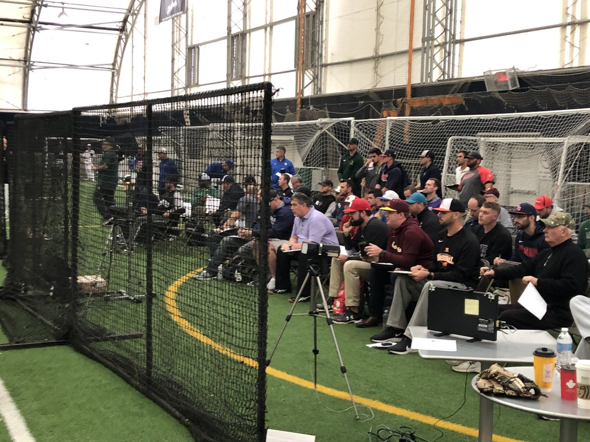 Santa Baseball tweet media