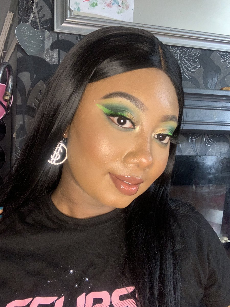 savannahmakeupx's tweet photo. I love my @IMANcosmetics  Radiance Liquid Foundation (Clay 2) 😍😍💚 #makeup #IMANcosmetics https://t.co/Dr0kel1Bil