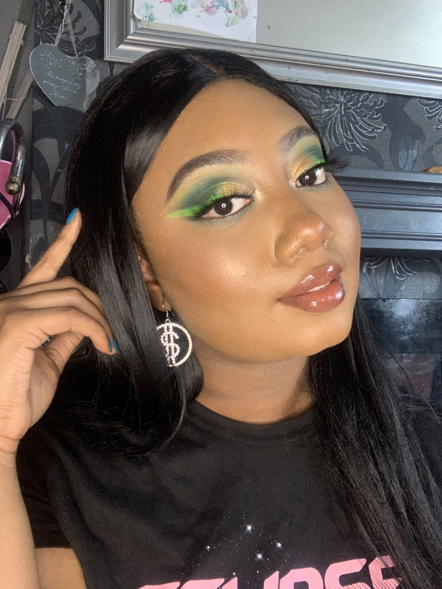 savannahmakeupx's tweet photo. I love my @IMANcosmetics  Radiance Liquid Foundation (Clay 2) 😍😍💚 #makeup #IMANcosmetics https://t.co/Dr0kel1Bil