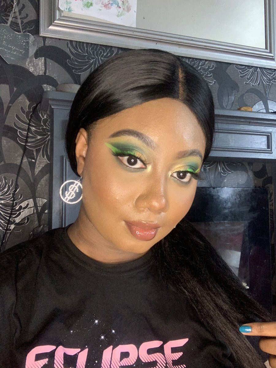 savannahmakeupx's tweet photo. I love my @IMANcosmetics  Radiance Liquid Foundation (Clay 2) 😍😍💚 #makeup #IMANcosmetics https://t.co/Dr0kel1Bil