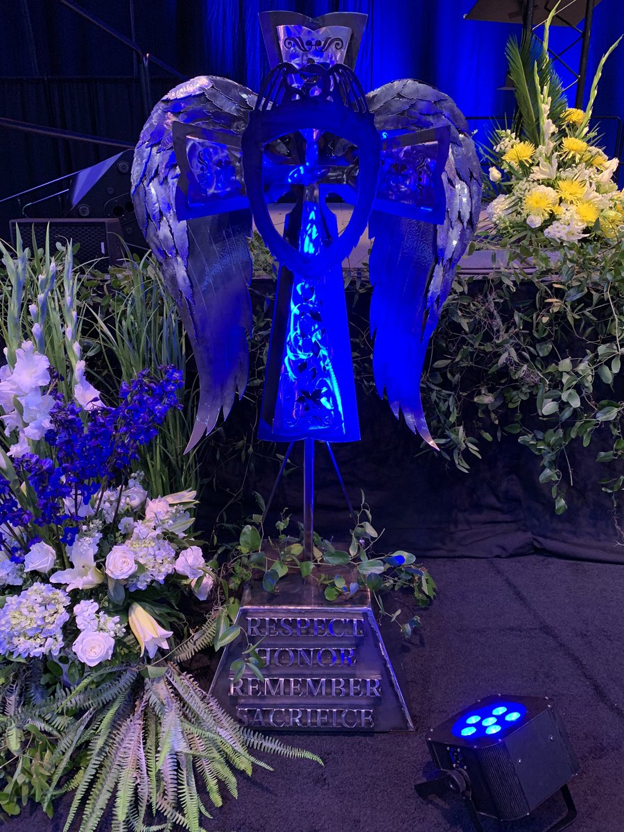 Lincoln_Police's tweet photo. Thank you Lincoln for your support during this very difficult time. Your kind words, snacks, meals, donation of blood and most importantly support of the Herrera Family have been extremely healing for our LPD Family.  #lpd #lpdse via @LPD_Southeast https://t.co/2qrMsjRBC4