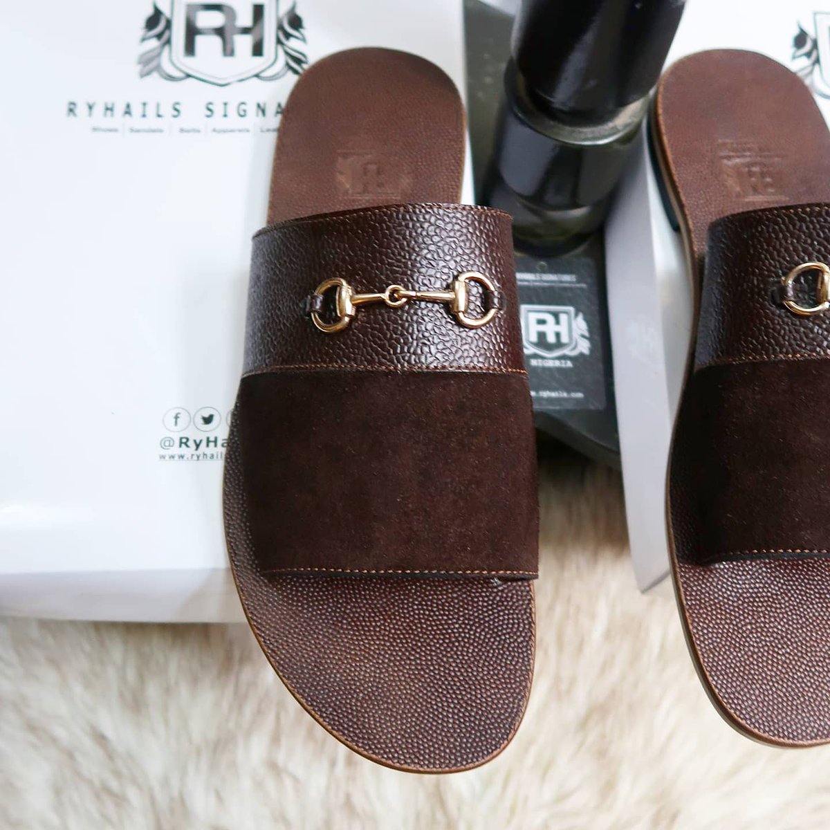 RyHails's tweet photo. Grain Calfskin. Suede
Horsebit across Vamp
Mixed Dark Brown
Notched Vamp
Leather Flooring
Top Notch Detailing
Leather Lining and Sole
Slip-on Style
Handcrafted by RyHails
Price: 10k
Shop, Make orders and enquiries via DM or #WhatsApp Message: 08140321869
#RyHails #MensWear https://t.co/hmxhUnWXev