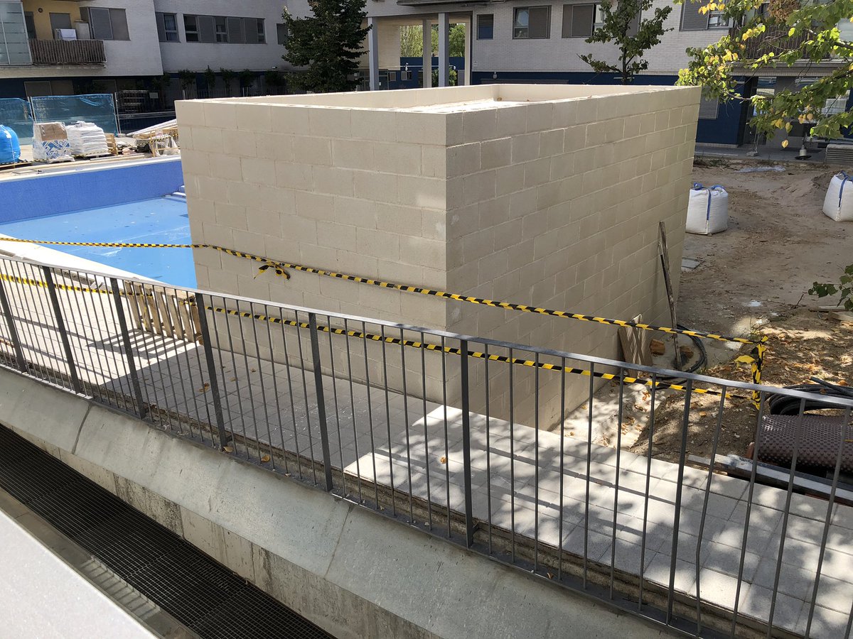 Avanzando la construcción de piscina y zonas anexas en edificio comunitario #aparejador #arquitectotecnico #ingenieroedificacion