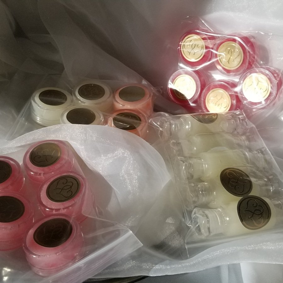 KennedyHamilt10's tweet photo. My First Order💋‼

.
#cosmetics #firstorder #accomplishments #lipglosspoppin #lipgloss #lipglossbusiness #lipglossaddict #glossy #blackownedbusiness #success #supportsmallbusiness #supportblackbusinesses #explorepage #entrepreneur https://t.co/zBz4hqsycH