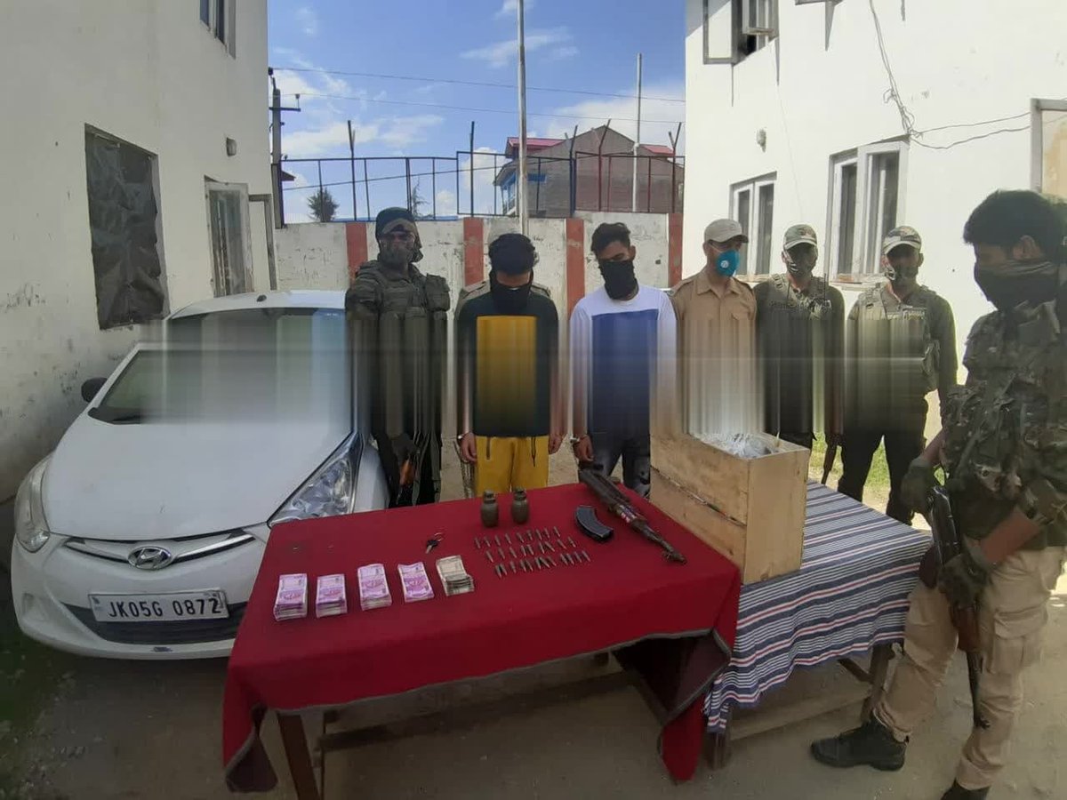 Security forces got another major success on 10 Sept when they arrested 02 JeM  #Terrorists with 01 AK Rifle, 1 Mag 30 rounds, 02 Grenandes & INR 7 Lacs Cash at Durgmulla  #Kupwara. The terrorists belonged to Sopore & were visiting  #Kupwara to recruit youths in their rank.(14/20)